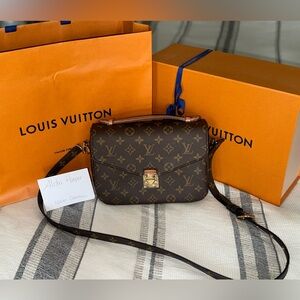 100% Authentic Louis Vuitton Pochette Metis Brown Monogram Canvas Satchels